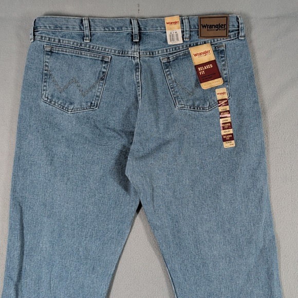 Wrangler Rugged Wear Jeans Men's 42x30 Light Wash Denim Relaxed Fit NWT - Picture 11 of 15